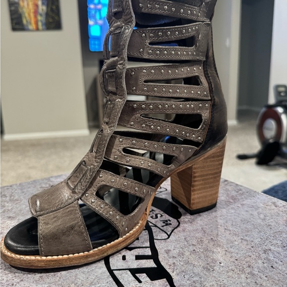 Freebird by Steven Lotus Sandals in Stone size 9 - Picture 2 of 6